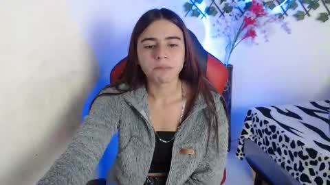 Snapshot of maxinesex_ chatting on September 18, 1:35 pm maxinesex_ online show from September 18, 1:35 pm