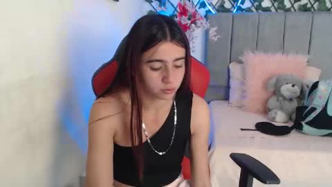 Snapshot of maxinesex_ chatting on October 1, 1:28 pm maxinesex_ online show from October 1, 1:28 pm