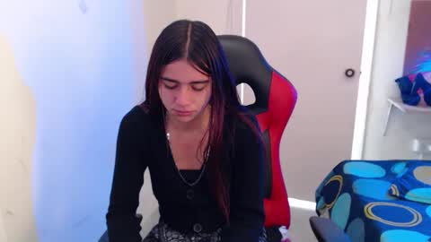 Snapshot of maxinesex_ chatting on November 27, 1:57 pm maxinesex_ online show from November 27, 1:57 pm