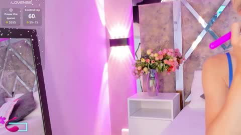 Snapshot of maxirogers chatting on November 29, 11:02 am Maxi Rogers online show from November 29, 11:02 am