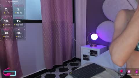 Snapshot of maxirogers chatting on December 4, 11:30 am Maxi Rogers online show from December 4, 11:30 am