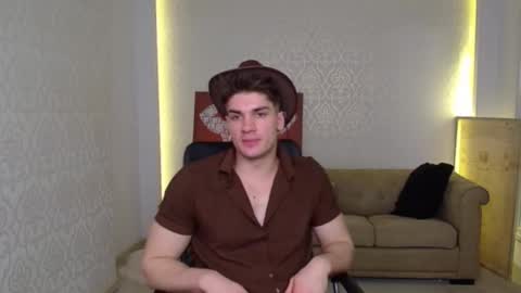 Snapshot of maxkaiden chatting on February 11, 11:21 am MaxKaiden online show from February 11, 11:21 am