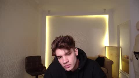 Snapshot of maxkaiden chatting on February 18, 7:32 am MaxKaiden online show from February 18, 7:32 am