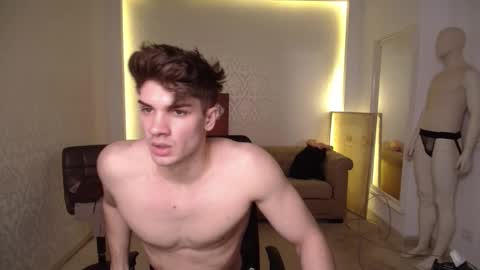 Snapshot of maxkaiden chatting on February 19, 8:33 am MaxKaiden online show from February 19, 8:33 am