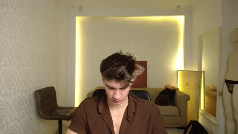 Snapshot of maxkaiden chatting on February 20, 5:33 am MaxKaiden online show from February 20, 5:33 am