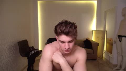 Snapshot of maxkaiden chatting on February 21, 11:44 am MaxKaiden online show from February 21, 11:44 am