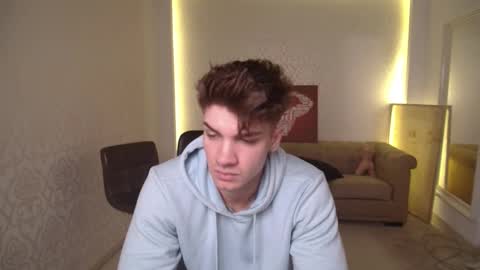 Snapshot of maxkaiden chatting on March 7, 5:29 am MaxKaiden online show from March 7, 5:29 am