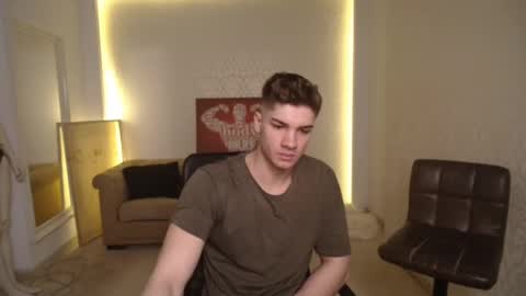 Snapshot of maxkaiden chatting on March 9, 5:22 am MaxKaiden online show from March 9, 5:22 am