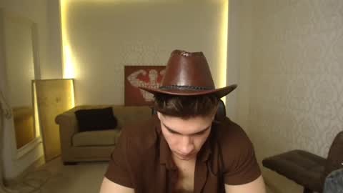 Snapshot of maxkaiden chatting on March 10, 11:32 am MaxKaiden online show from March 10, 11:32 am