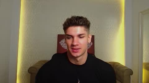 Snapshot of maxkaiden chatting on September 23, 5:32 am MaxKaiden online show from September 23, 5:32 am