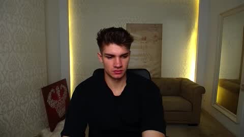 Snapshot of maxkaiden chatting on October 2, 4:30 am MaxKaiden online show from October 2, 4:30 am