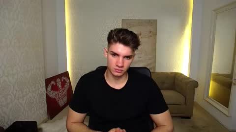 Snapshot of maxkaiden chatting on October 11, 5:17 am MaxKaiden online show from October 11, 5:17 am