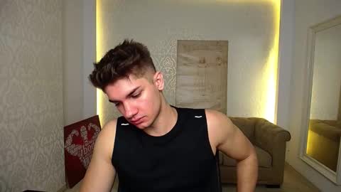 Snapshot of maxkaiden chatting on October 13, 5:40 am MaxKaiden online show from October 13, 5:40 am