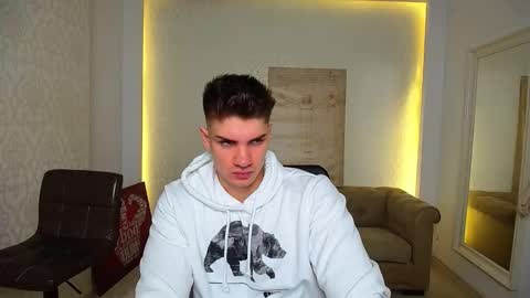 Snapshot of maxkaiden chatting on October 16, 4:57 am MaxKaiden online show from October 16, 4:57 am