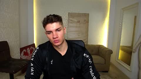 Snapshot of maxkaiden chatting on October 17, 4:48 am MaxKaiden online show from October 17, 4:48 am