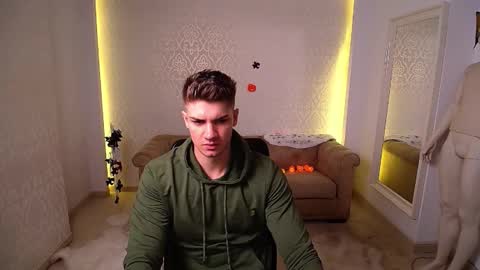 Snapshot of maxkaiden chatting on October 19, 4:46 am MaxKaiden online show from October 19, 4:46 am