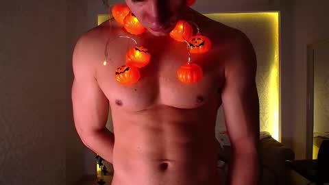 Snapshot of maxkaiden chatting on October 22, 4:46 am MaxKaiden online show from October 22, 4:46 am