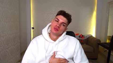 Snapshot of maxkaiden chatting on October 23, 4:56 am MaxKaiden online show from October 23, 4:56 am