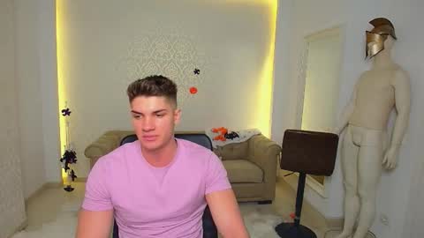 Snapshot of maxkaiden chatting on October 26, 5:46 am MaxKaiden online show from October 26, 5:46 am