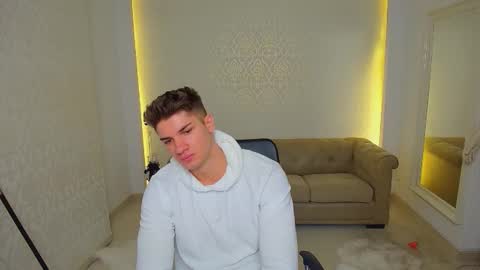 Snapshot of maxkaiden chatting on November 5, 5:51 am MaxKaiden online show from November 5, 5:51 am