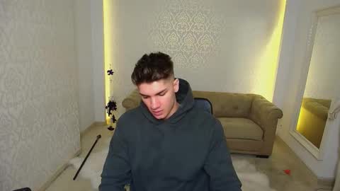 Snapshot of maxkaiden chatting on November 8, 5:18 am MaxKaiden online show from November 8, 5:18 am