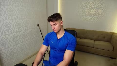 Snapshot of maxkaiden chatting on November 20, 5:51 am MaxKaiden online show from November 20, 5:51 am