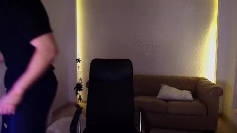 Snapshot of maxkaiden chatting on November 24, 6:02 am MaxKaiden online show from November 24, 6:02 am