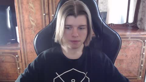 Max online show from December 4, 8:23 am