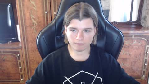 Max online show from December 4, 11:30 am