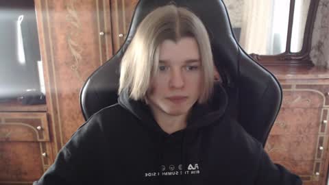 Max online show from December 12, 11:29 am