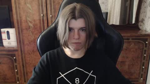 Max online show from January 27, 8:07 pm