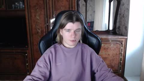 Max online show from November 17, 9:15 am