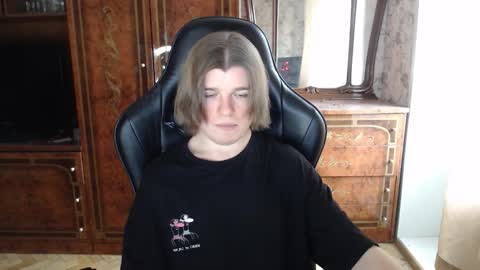 Max online show from March 4, 9:37 am