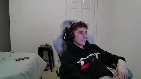 Snapshot of maxryderr chatting on November 28, 5:10 am Max Ryder online show from November 28, 5:10 am