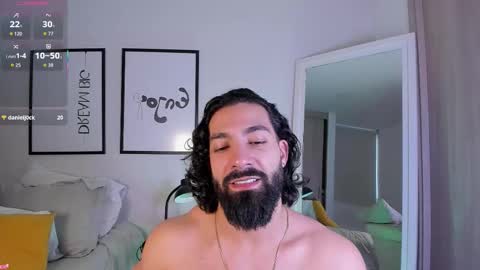 Max online show from December 3, 10:08 pm