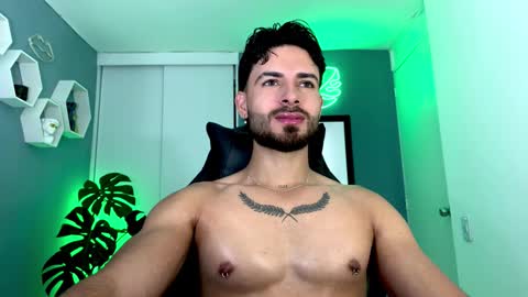 Snapshot of maxtowers chatting on October 23, 11:35 pm Maxi online show from October 23, 11:35 pm