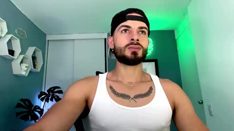 Snapshot of maxtowers chatting on November 21, 10:30 pm Maxi online show from November 21, 10:30 pm