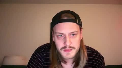 Snapshot of maxwatts95 chatting on December 14, 11:20 pm Max Watts online show from December 14, 11:20 pm