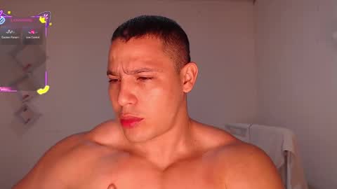 Snapshot of maxwel949813 chatting on October 4, 2:48 pm Max online show from October 4, 2:48 pm