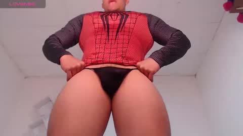 Snapshot of maxwel949813 chatting on October 19, 5:41 am Max online show from October 19, 5:41 am