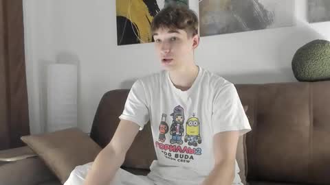 Snapshot of maxwellchik chatting on September 24, 4:21 pm maxwellchik online show from September 24, 4:21 pm