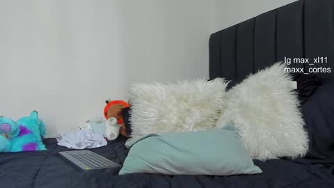 Snapshot of maxx_cortes chatting on February 2, 7:14 pm maxx_cortes online show from February 2, 7:14 pm