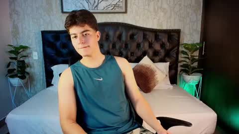 Snapshot of maxxicruz chatting on October 22, 4:57 am Maxxi online show from October 22, 4:57 am