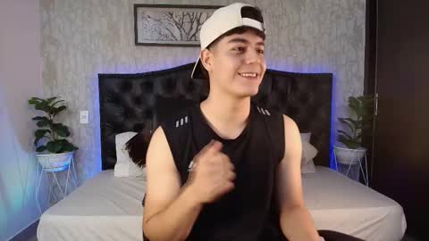 Snapshot of maxxicruz chatting on November 15, 5:16 am Maxxi online show from November 15, 5:16 am