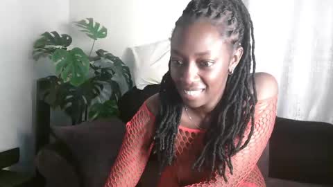 Snapshot of maxxinepetite chatting on September 12, 10:26 am maxxinepetite online show from September 12, 10:26 am