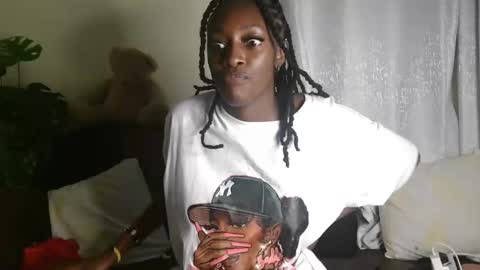 Snapshot of maxxinepetite chatting on September 17, 9:05 pm maxxinepetite online show from September 17, 9:05 pm