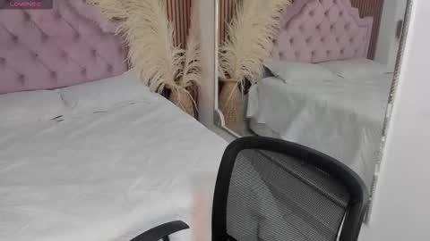 Snapshot of maxxxine_ chatting on December 17, 11:00 pm Maxine Minx online show from December 17, 11:00 pm