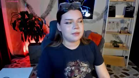 Snapshot of maxxxine_ chatting on December 22, 1:35 am Maxine Minx online show from December 22, 1:35 am