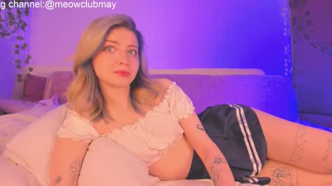 Snapshot of may_meowww chatting on October 14, 1:50 am May online show from October 14, 1:50 am