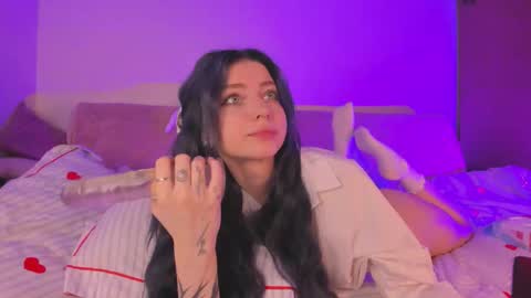 Snapshot of may_meowww chatting on November 15, 6:11 am May online show from November 15, 6:11 am